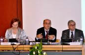 Imagem da Sessão de Abertura com Estrela Serrano, Vogal do Conselho Regulador, Azeredo Lopes, Presidente da ERC e Marçal Grilo, Administrador da Fundação Calouste Gulbenkian