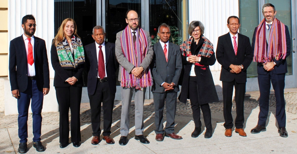 Imagem do Conselho Regulador da ERC e representantes do Conselho de Imprensa de Timor-Leste