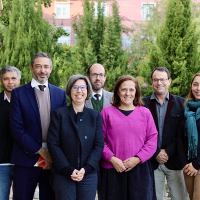 Foto de conjunto dos representantes do Conselho Regulador da ERC e da Comissão da Carteira Profissional de Jornalista